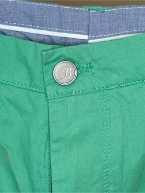 Bonobos Green Button-Front Pants capris with 'B' Logo